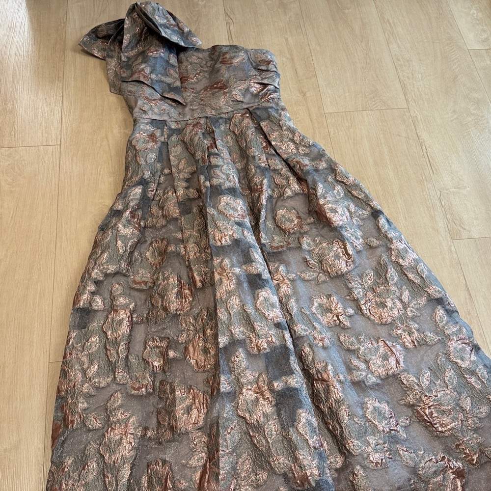 Donna Karan New York One-Shoulder Metallic Jacquard Gown, SIZE 12 - Picture 7 of 11